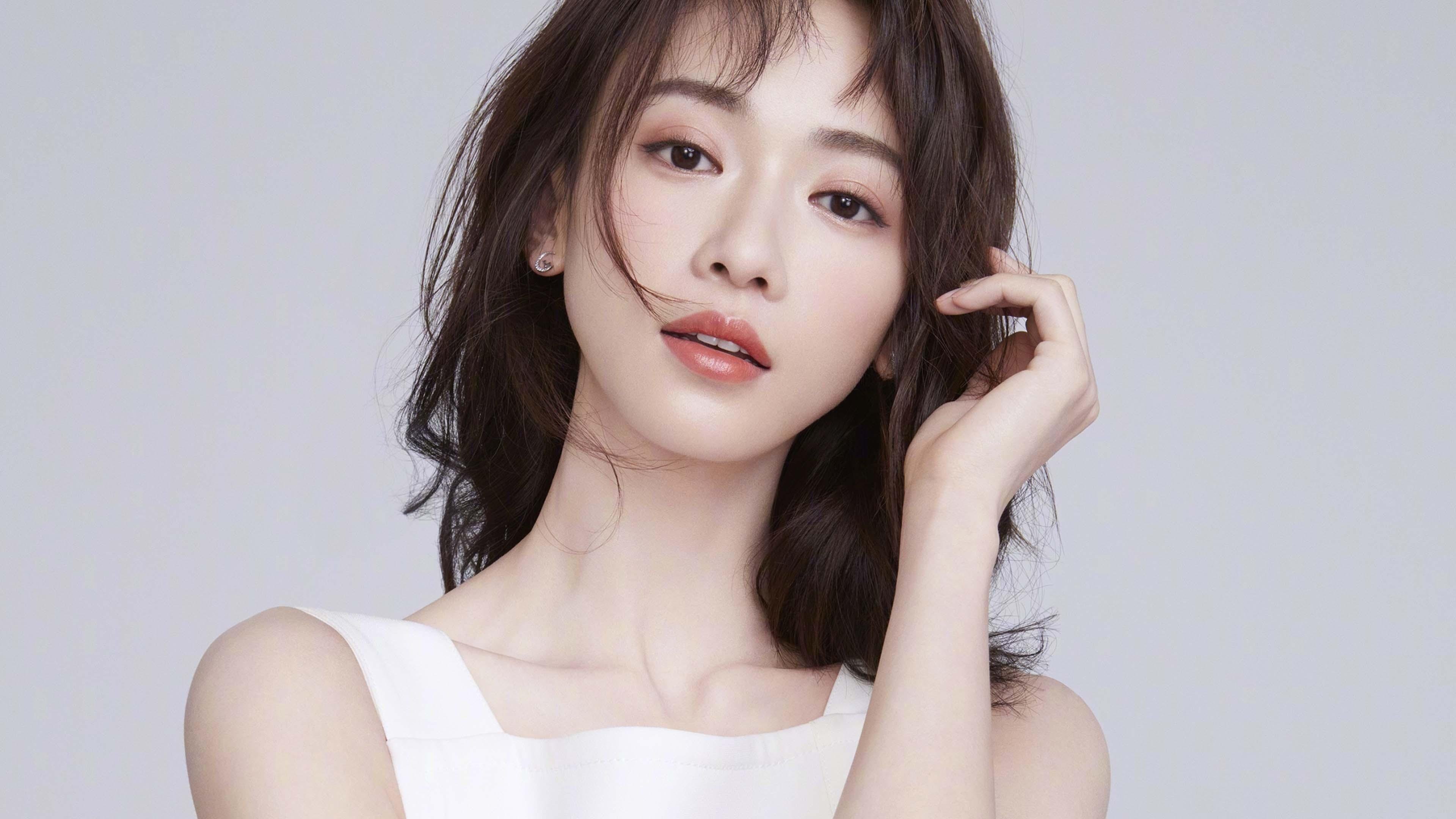 “法甲激斗正酣，豪门阵容争夺激烈”，法甲竞争激烈