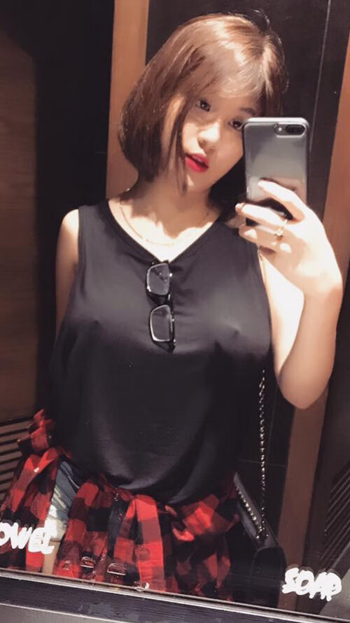 KAIYUNAPP-葡萄牙骑手玛丽亚·卡埃塔诺在2024年葡萄牙盛装舞步锦标赛中以“Hit Plus”马匹获得个人赛第五名，展现坚韧精神。