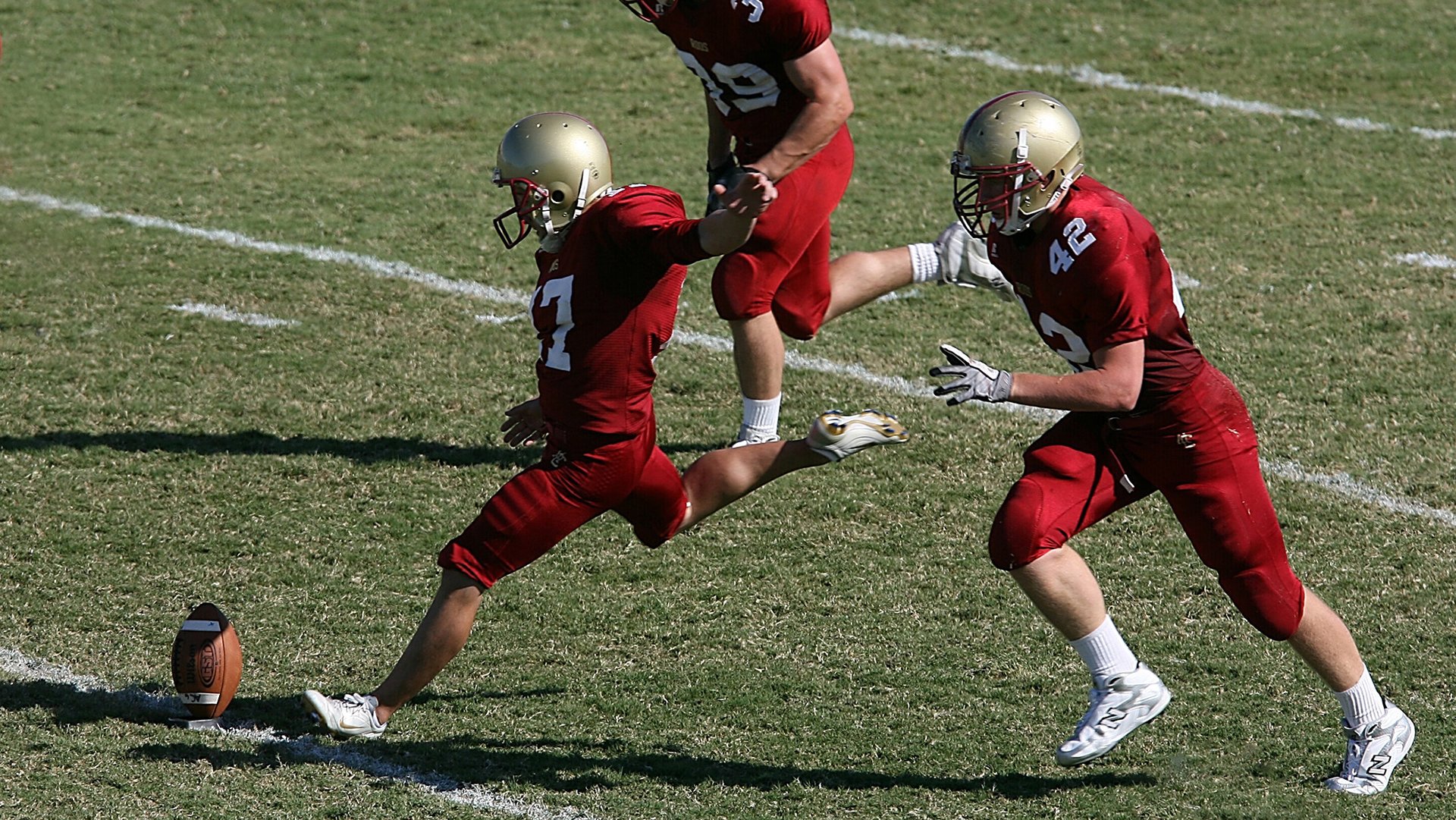 “尼古拉斯·桑特基的快速突破与精准配合，推动美洲狮队成为新一代强队”