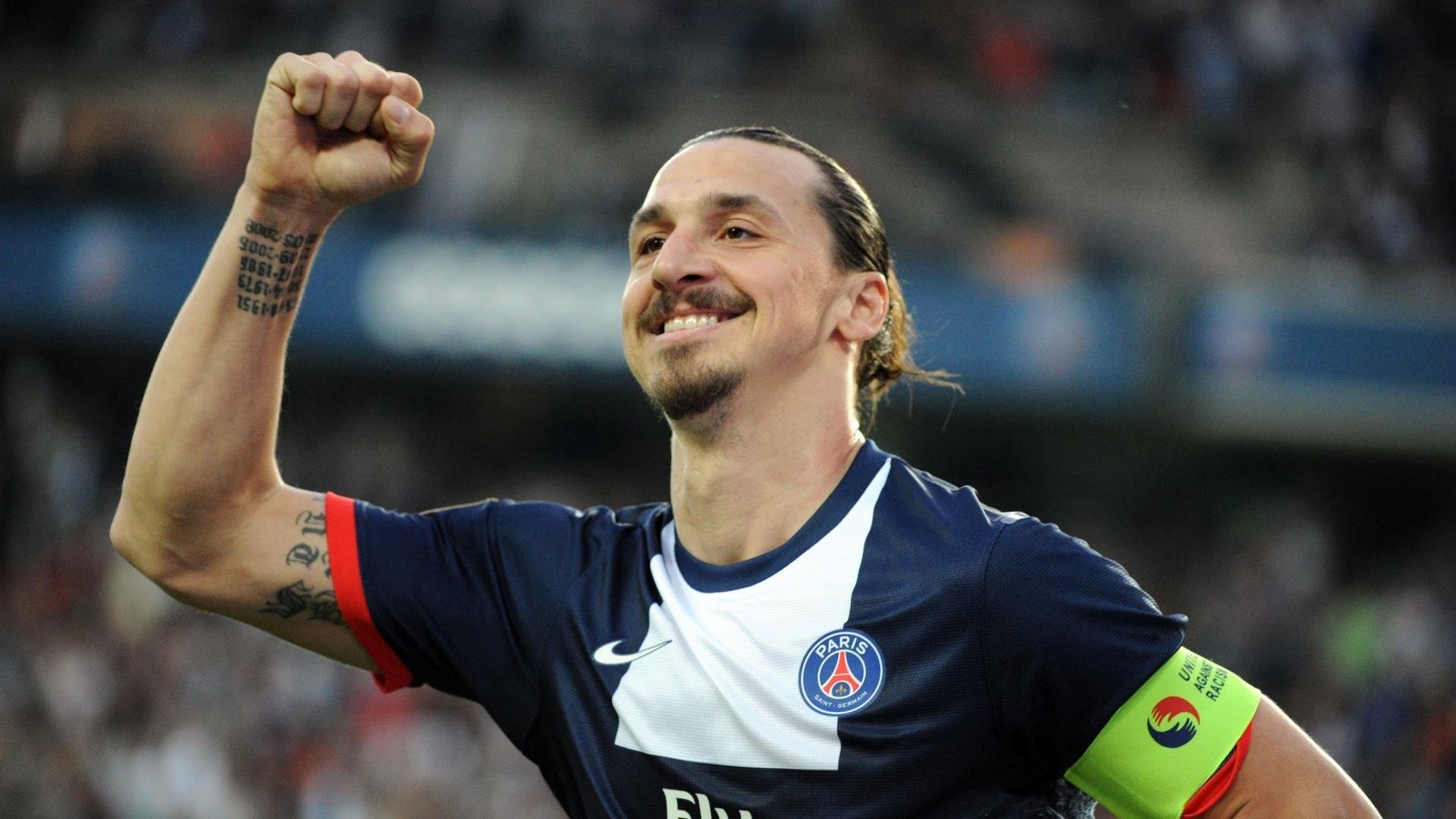 体育记者深入前线还原比赛背后未被发现的故事，体育新闻记者